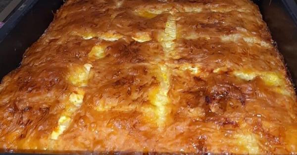 Η μακαρονόπιτα που μοιάζει με γαλακτομπούρεκο και γίνεται ανάρπαστη