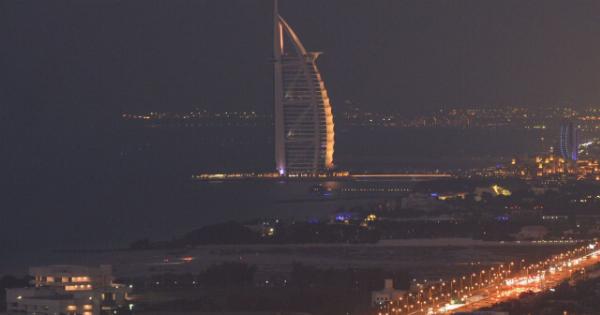 Η φούσκα έσκασε: Πώς οι πύραυλοι του Ιράν αποκάλυψαν τη χλιδάτη μπλόφα των ΗΑΕ