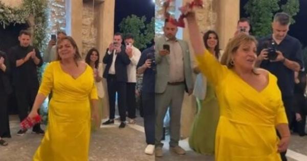 Δανάη Μπάρκα: Ο ξέφρενος χορός της Βίκυς Σταυροπούλου στον γάμο της κόρης της με άρωμα «Είσαι το Ταίρι Μου»