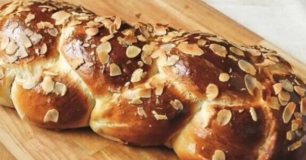 Ούτε Πετρετζίκης, ούτε Μπαρμπαρίγου: Αυτή είναι η γρήγορη συνταγή της… γιαγιάς για πασχαλινά τσουρέκια που θα σου πετύχει σίγουρα