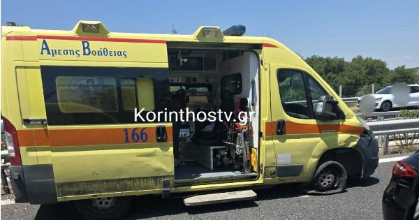 Σοκ στην Εθνική: Ασθενοφόρο ενεπλάκη σε καραμπόλα με τέσσερα αυτοκίνητα