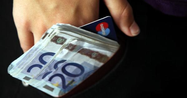 Μόλις κυκλοφόρησαν τα νέα για τον κατώτατο μισθό – Σε πελάγη ευτυχίας όλοι οι Έλληνες