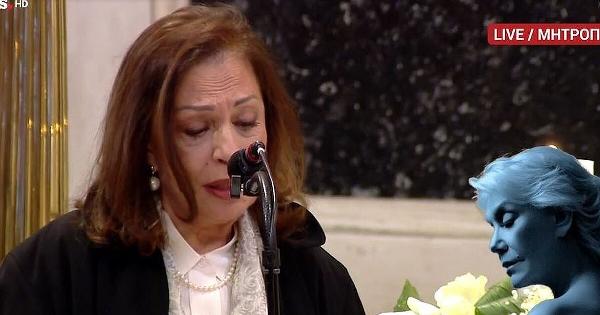 Με λυγμούς η Χαρούλα Αλεξίου στον επικήδειο για τη Μαρινέλλα – «Ανατρίχιασε» και η Παναγιά