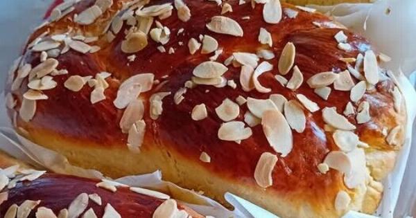 Αφράτα τσουρέκια με ίνες χωρίς μίξερ – εύκολη συνταγή