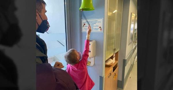 Συγκίνηση: H Τριανταφυλλιά χτύπησε το καμπανάκι της νίκης μετά από σκληρή μάχη με τον καρκίνο