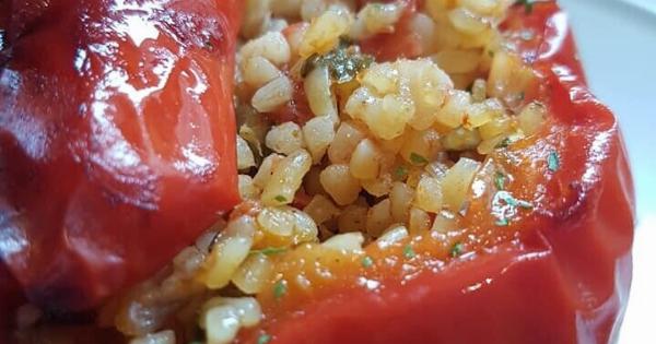 Γεμιστές πιπεριές με πλιγούρι: Η νηστίσιμη συνταγή που γίνεται ανάρπαστη