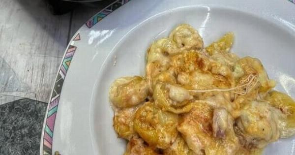 Τορτελίνια φούρνου με τυριά και μπέικον – Ζουμερή και εύκολη συνταγή