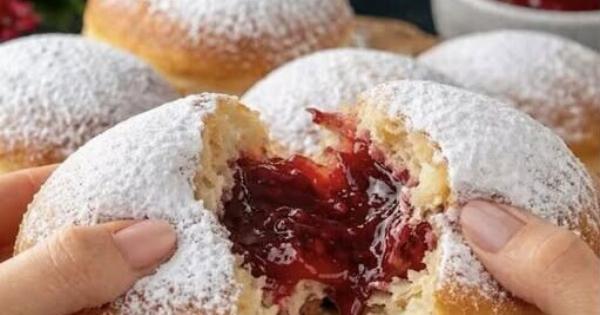 Ντόνατς φούρνου με μαρμελάδα: Αφράτη συνταγή χωρίς τηγάνισμα