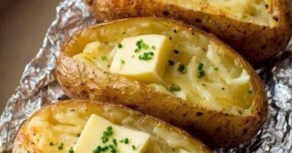 Ψητή πατάτα. Αυτός είναι ο πιο γρήγορος τρόπος για να φτιάξετε ψητές πατάτες, έτοιμες σε λίγα λεπτά.
