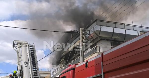 Νεκροί δύο άνδρες που εγκλωβίστηκαν σε φωτιά σε διαμέρισμα στην Καλλιθέα