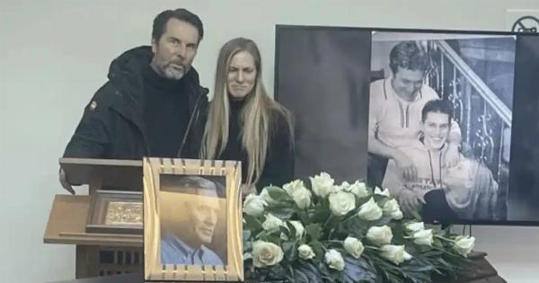 Έτσι αποχαιρέτησαν τον Αλμπέρτο Εσκενάζυ συγγενείς και φίλοι στο αποτεφρωτήριο Ριτσώνας