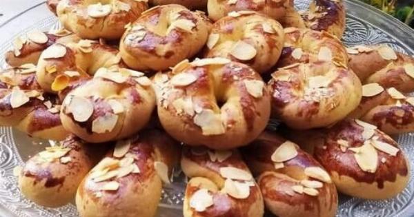 Κουλουράκια με γεύση τσουρεκιού – Χωρίς ζύμωμα, έτοιμα σε λίγο!