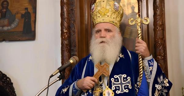 Μητροπολίτης δωρίζει σχεδόν όλη την αύξηση του μισθού του για στέγαση γιατρών και εκπαιδευτικών