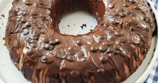 Το πιο εύκολο νηστίσιμο κέικ σοκολάτας… με υλικά που έχεις!