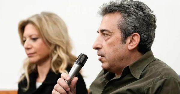 Παύλος Ασλανίδης: «Αν η Καρυστιανού θέλει να κάνει κόμμα, να παραιτηθεί από πρόεδρος του Συλλόγου Τεμπών»