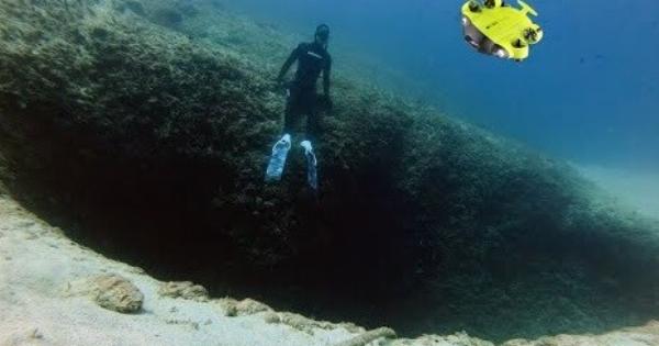 «Όποιος κι εάν είσαι δεν βγαίνεις»: Ο νο1 δύτης στην Ελλάδα είδε στο «Πηγάδι του Διαβόλου» αυτό που οι άλλοι δεν πρόλαβαν