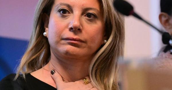 Αγρια επίθεση στην Καρυστιανού – ΣΥΜΒΑΙΝΕΙ ΤΩΡΑ