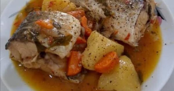 Μεσογειακό ψάρι γιαχνί που λιώνει στο στόμα – Έτοιμο με απλά υλικά!