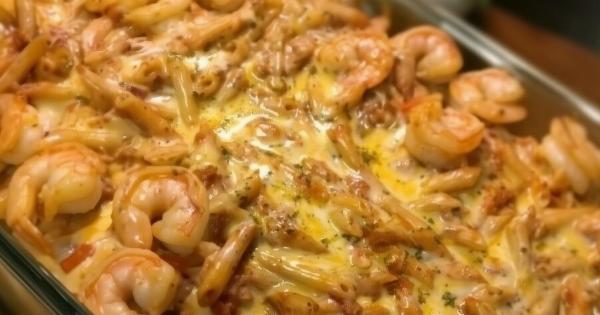 Μακαρόνια φούρνου με γαρίδες που θυμίζουν εστιατόριο