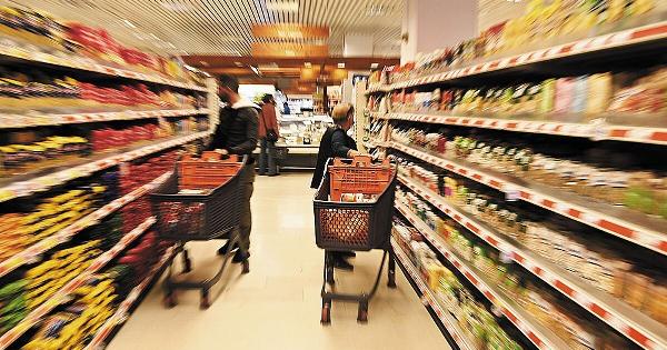 Η νέα αόρατη «απάτη» στα ράφια των σούπερ μάρκετ που αδειάζει τα πορτοφόλια