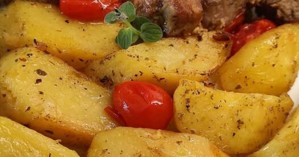 Χοιρινές μπουκιές με πατάτες στο τηγάνι – σκέτη απόλαυση