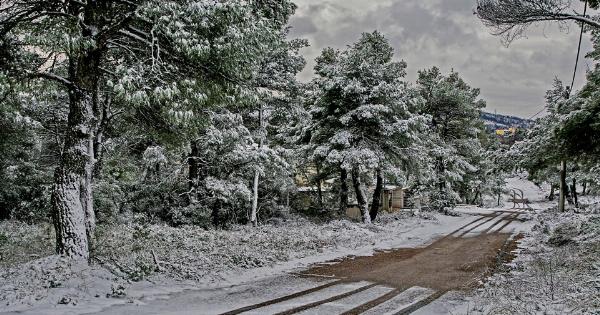 Έκτακτο – Ελλάδα: Σπάνιο φαινόμενο, μετά από 70 χρόνια! Χιονίζει τώρα! Πώς θα συνεχίσει η κακοκαιρία;