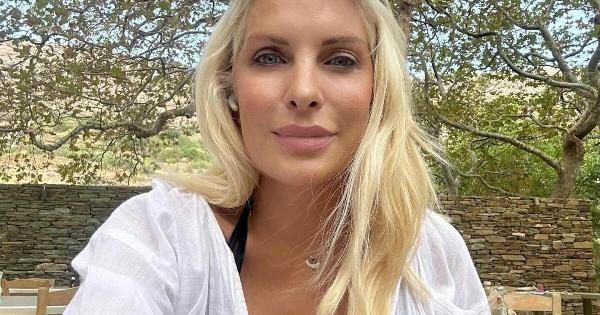 H Ελένη Μενεγάκη “ξαναχτυπά” στο Ιnstagram: Ανέβασε φώτο με μαγιό χωρίς καθόλου ρετούς και φίλτρα και όλοι της γράφουν για ένα πράγμα