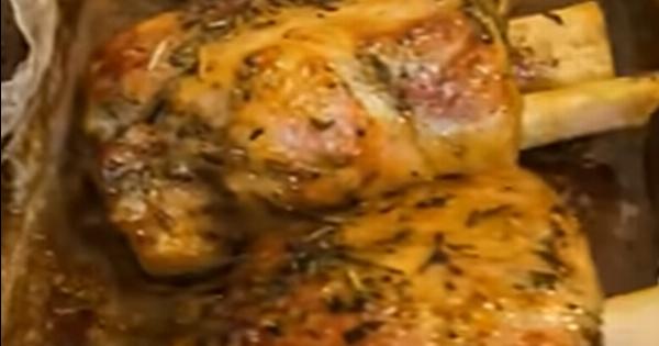 Αργοψημένο χοιρινό κότσι: 3 ώρες στον φούρνο για απόλυτη απόλαυση