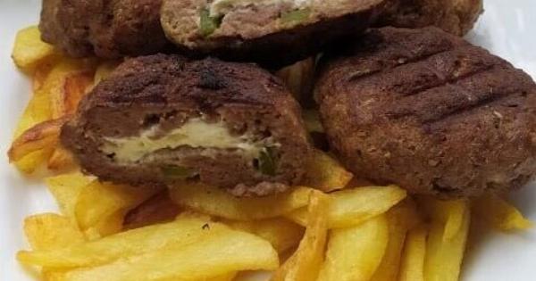 Τα πιο ζουμερά μπιφτέκια με φέτα που θα δοκιμάσεις