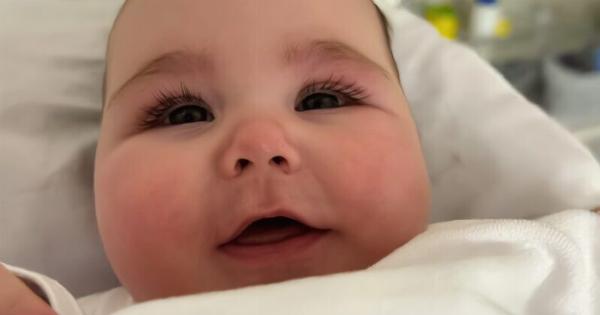 Όταν γεννήθηκε το παιδί μου, ο γιατρός το εξέτασε προσεκτικά… μετά ψιθύρισε χαμηλόφωνα, σχεδόν στον εαυτό του: «Πώς μπορέσαμε να το χάσουμε αυτό;»… Εκείνη τη στιγμή ο κόσμος μου κατέρρευσε