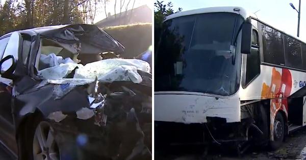 ΕΚΤΑΚΤΟ: Σφοδρή σύγκρουση BMW με σχολικό λεωφορείο που μετέφερε 50 μαθητές – Πέθανε ακαριαία ο οδηγός του αυτοκινήτου