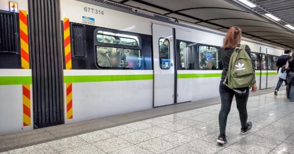 EKTAKTO τώρα στη χώρα μας: Συρμός βγήκε εκτός αποβάθρας – Οι πρώτες πληροφορίες