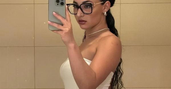 Αγνώριστη η Κλαυδία: Ανάρπαστες οι φωτογραφίες της με μαγιό και χωρίς γυαλιά