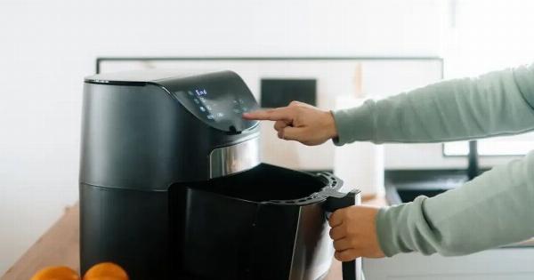 9 πράγματα που πρέπει να μην βάλετε ποτέ στο air fryer
