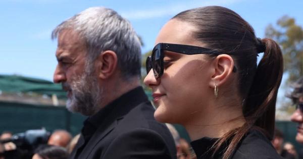 Βικτώρια Δέλλα: Η πρώτη ημέρα στην Ιατρική Σχολή με τον μπαμπά της στο πλευρό της – Το τάμα της Μαστροκώστα πριν φύγει από τη ζωή