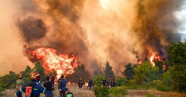 Δραματικές ώρες ξανά: Νέο μήνυμα του 112 για εκκένωση – Καίγονται σπίτια