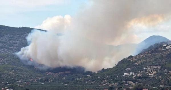 Έκτακτο: Δίπλα στα σπίτια η φωτιά