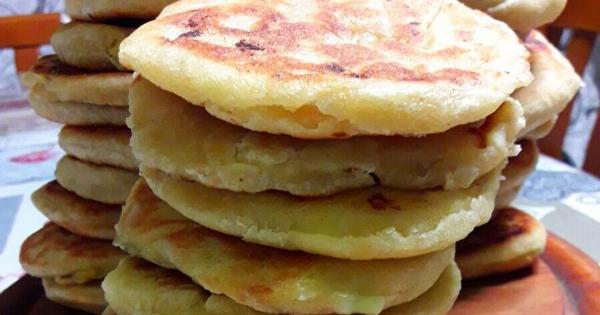 Τυρόπιτες στο τηγάνι με 2 γεμίσεις που ξετρέλαναν όλους – Δεν ήξεραν ποια να διαλέξουν!