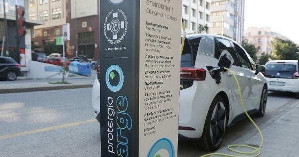 Δήμος Αθηναίων: Τέλος η δωρεάν φόρτιση για τα ηλεκτρικά αυτοκίνητα – Τι αλλάζει από 9 Σεπτεμβρίου