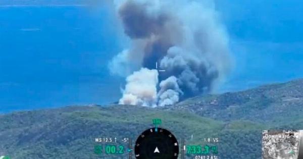Τραγωδία: Δύο νεκροί και τραυματίες από τη μεγάλη πυρκαγιά – Καίγονται σπίτια, εκκένωση διά θαλάσσης