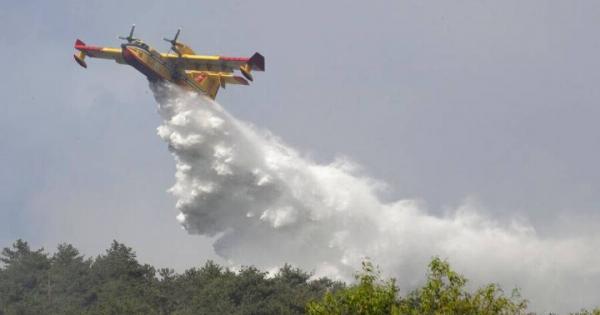 Μεγάλη φωτιά τώρα κατακαίει τη χώρα μας: Επί τόπου 7 εναέρια μέσα, δύσκολη μάχη – Ηχεί το 112