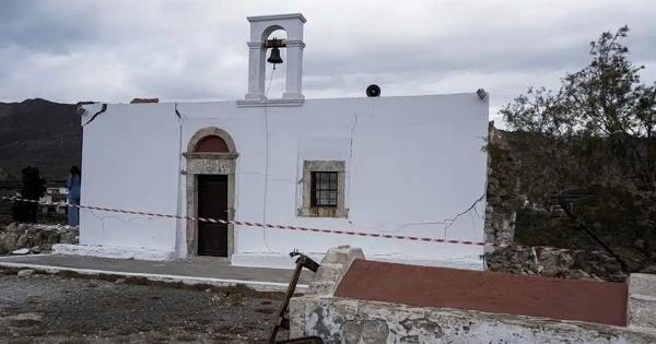 Σεισμοί στην Εύβοια: Διακόπηκε από τα Ρίχτερ βάπτιση, έπαθε ζημιές η εκκλησία – Κατέρρευσε εγκαταλελειμμένο κτίριο