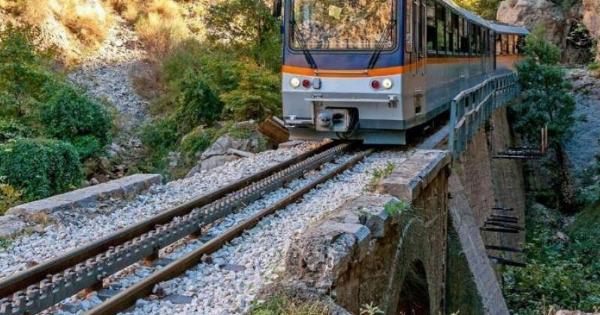 ΕΚΤΑΚΤΟ: Έχουμε 77 εγκλωβισμένους τώρα – Τεράστια κινητοποίηση της πυροσβεστικής