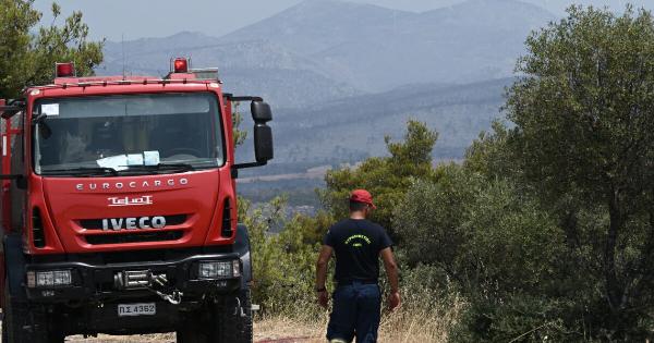 Νέα μεγάλη φωτιά τώρα στην Αττική: Στη μάχη 6 εναέρια, ηχεί το 112
