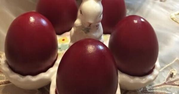 Πώς να βάψετε πασχαλινά αυγά με φλούδες κρεμμυδιού και ξύδι