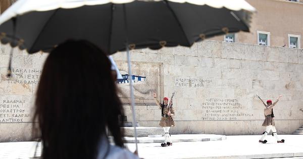 Η απλή μέθοδος του στρατιώτη για να αντέξετε τον καύσωνα χωρίς ανεμιστήρα ή κλιματισμό