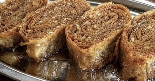 Μπακλαβάς ροζάκια με καρύδι: Το εύκολο σιροπιαστό που λιώνει στο στόμα