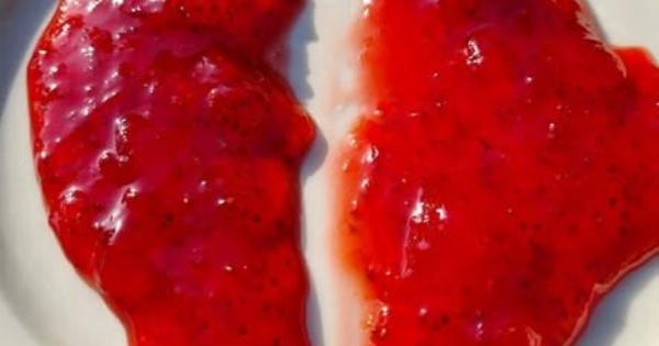 Το κόλπο της κουτάλας που σου δείχνει αν έδεσε η μαρμελάδα