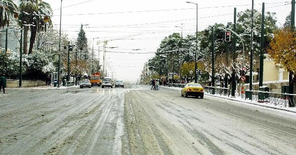 Αλλάζει ο καιρός: Πόσες φορές έχει χιονίσει Μάρτιο μήνα στην Αττική; Το ιστορικό 1987 που το «έστρωσε» 8 φορές μέσα στον μήνα