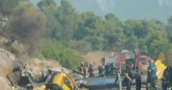 Συντριβή πυροσβεστικών ελικοπτέρων στη φωτιά της Ψάθας – Χωρίς τις αισθήσεις τους το πλήρωμα του ενός